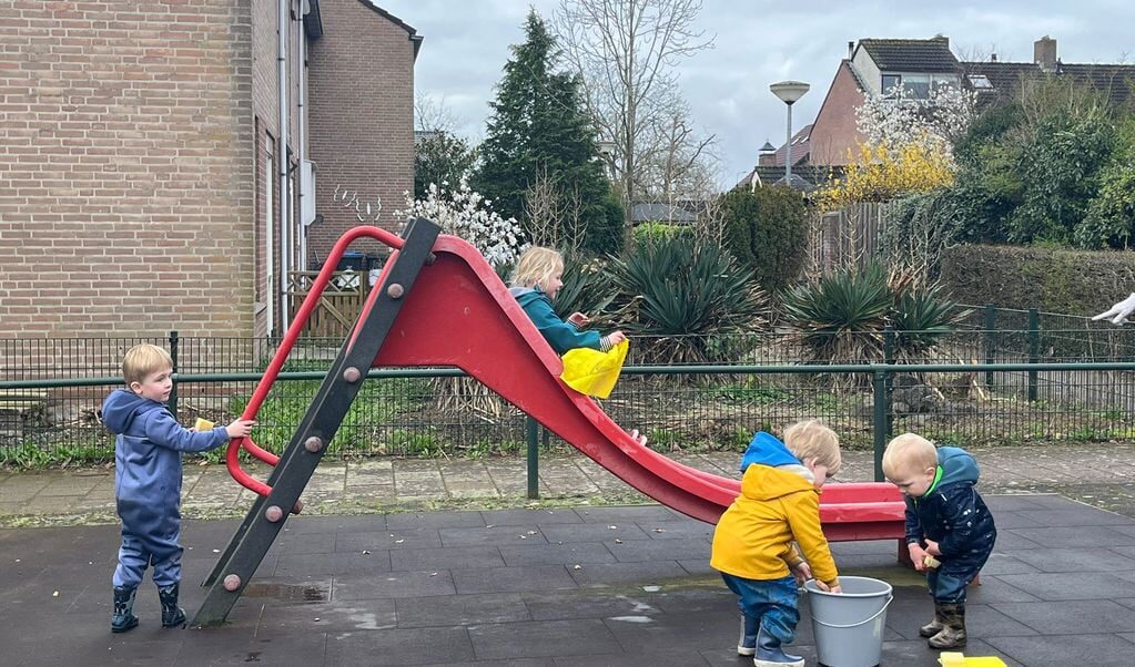 NLdoet: Speeltuinen schoonmaken in Asperen