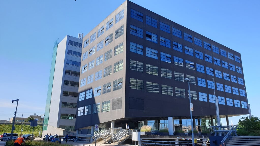 De Oekraïners zijn gehuisvest in de zwarte toren van het Alnovum. (Archieffoto: Almere DEZE WEEK)