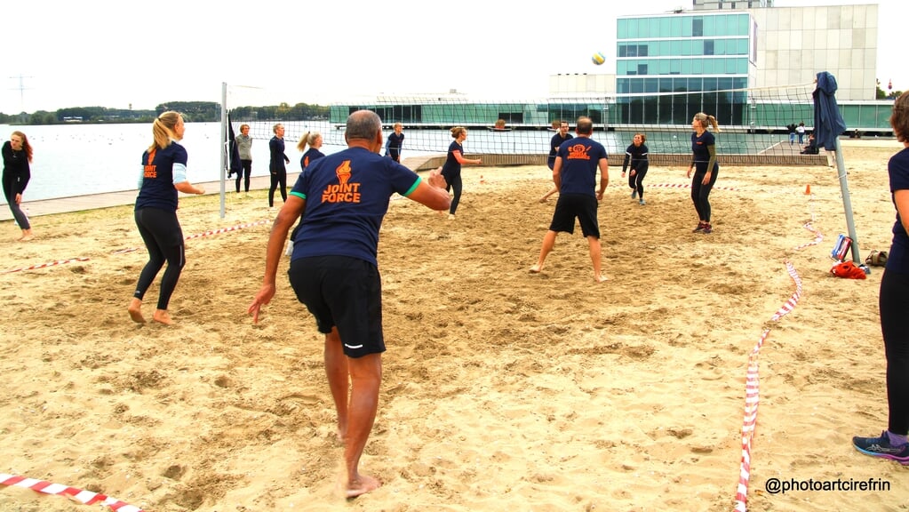De Vitaliteitsweek van het Flevoziekenhuis werd vrijdag afgesloten met een Beachvolleytoernooi. (Foto: Erik Frings)