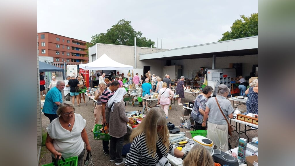 Snuffelen, shoppen en steunen – rommelmarkt in Almere Haven!