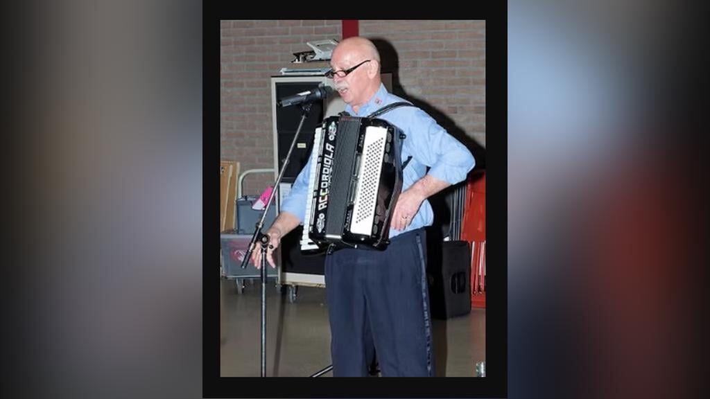 Hans Vesterink treedt op bij het 50+ Ontmoetingspunt
