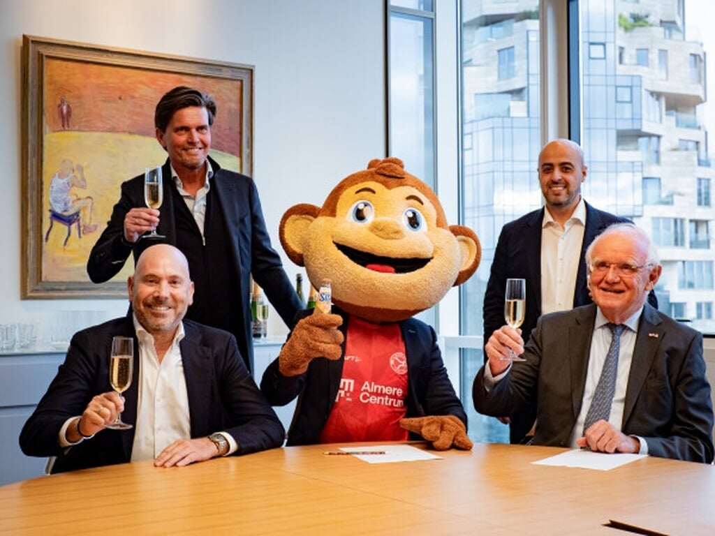 Lesley Bamberger (Kroonenberg), John Bes (Almere City FC), Ally de Aap, Samir Laoukili (Yanmar) en Geert Jan Mantel (Yanmar) (Foto: aangeleverd)