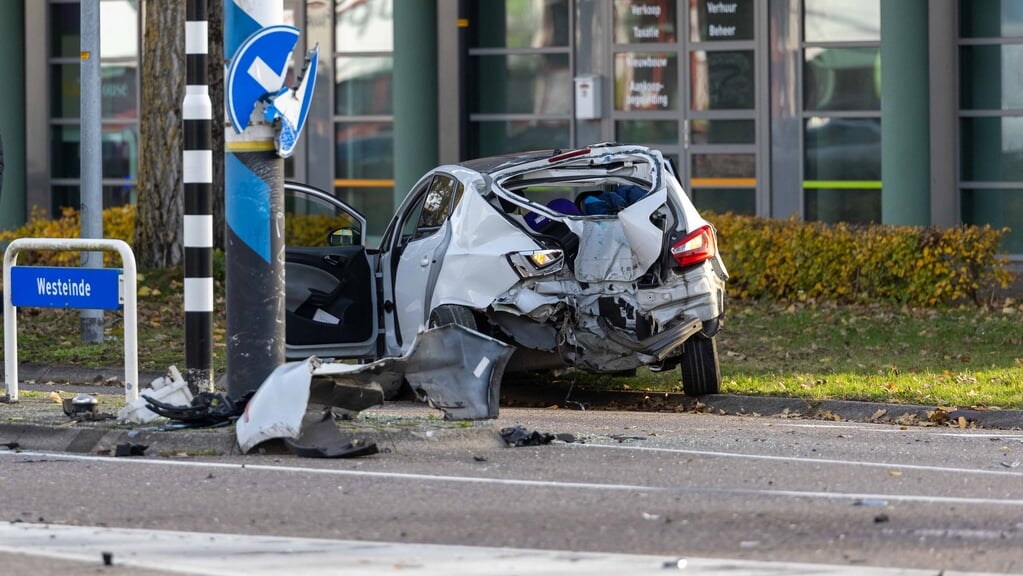 Flinke schade en een gewonde bij een ongeval in Buiten. (Foto: VLN Nieuws)