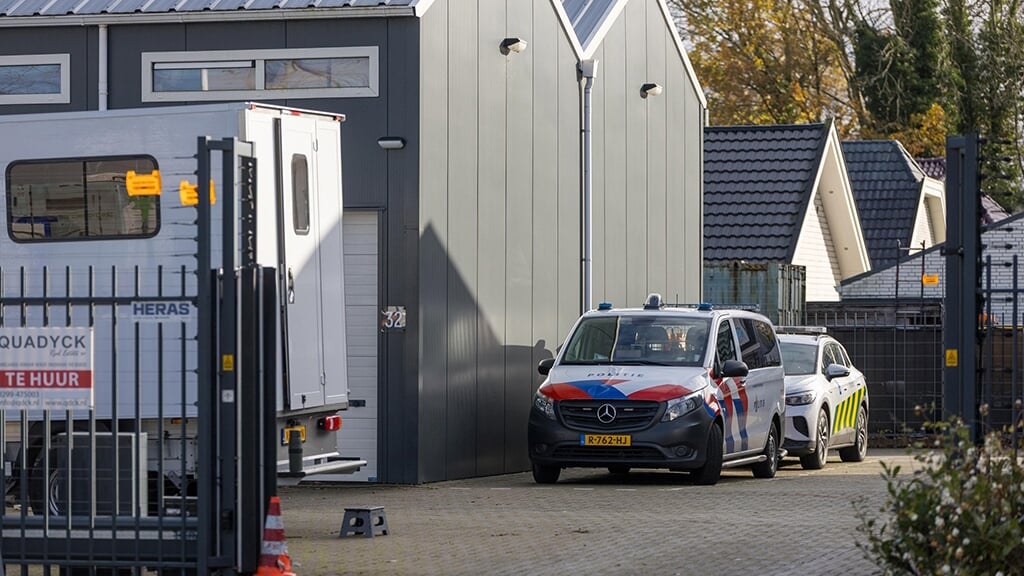 Een integrale controle op een bedrijventerrein, afgelopen november .(Archieffoto: HV Almere)