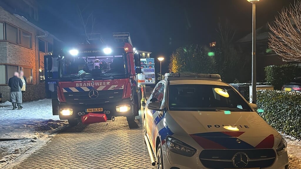 De brandweer rukte uit naar de Diadeemstraat (Foto: HV Almere)