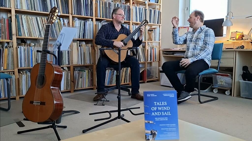 Peter Constant en Jelle Leistra samen aan het repeteren. (Foto: Almere Deze Week)