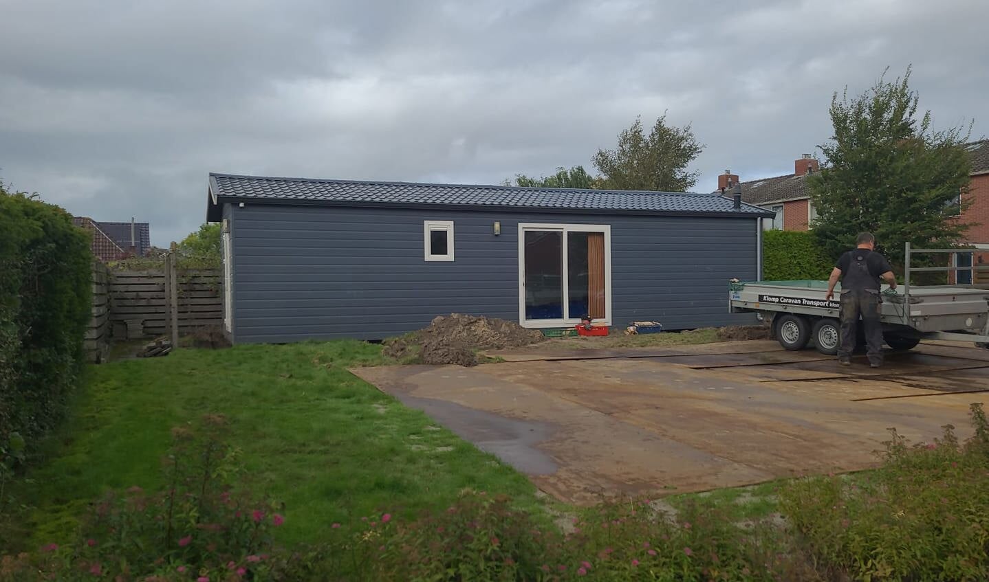 De mantelzorgwoning aan de Meidoornweg in Uithuizermeeden. 
