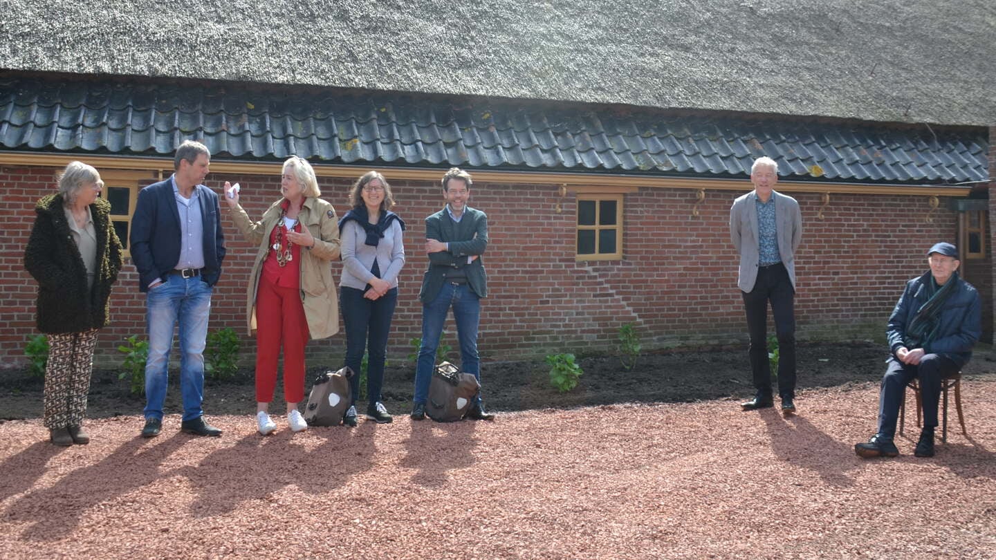 Annalies Usmany-Dallinga aan het woord tijdens de officiële heropening.