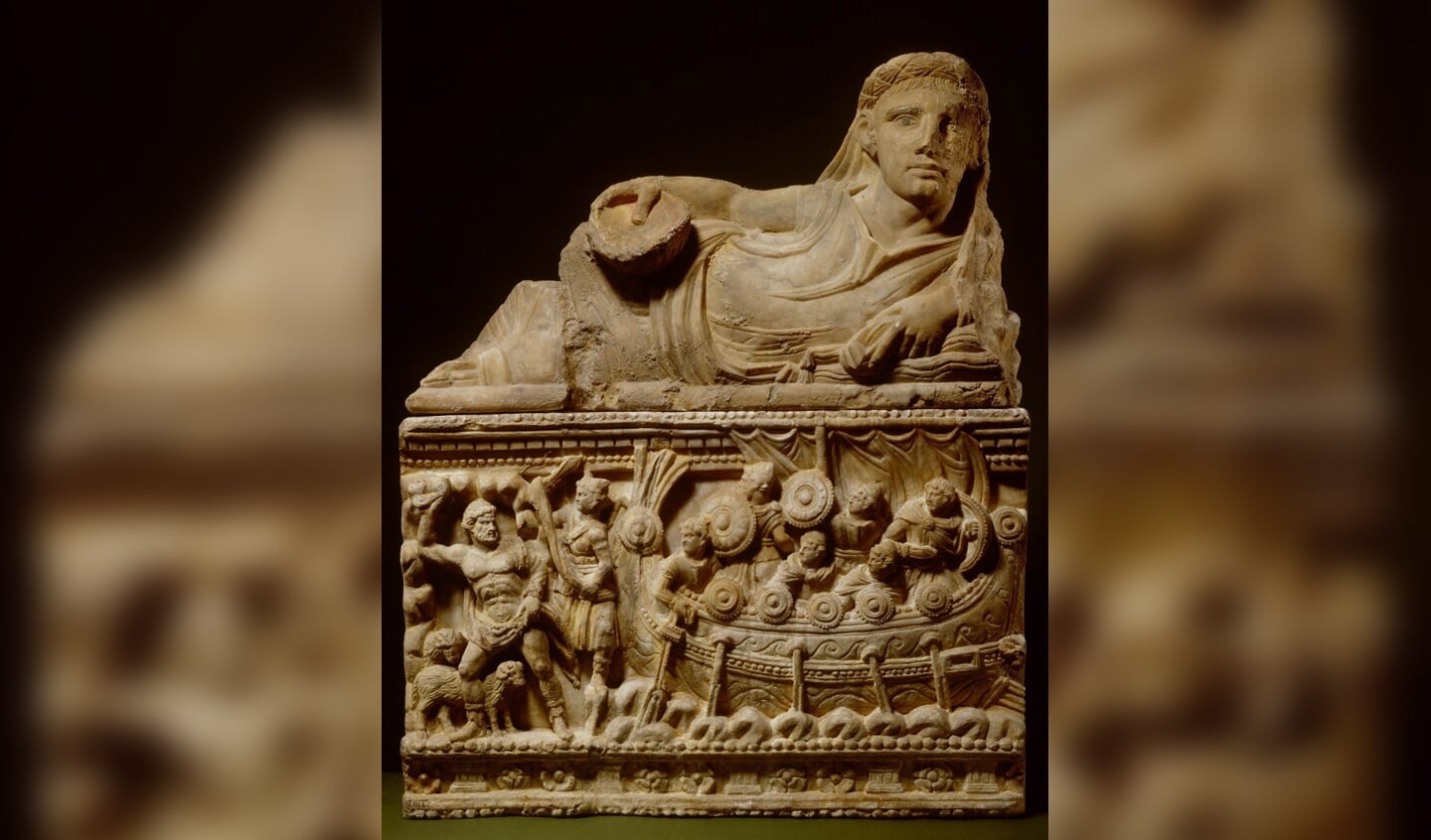 Etruskische askist uit Volterra met afbeelding van Odysseus en de Cycloop. Foto: Rijksmuseum van Oudheden.