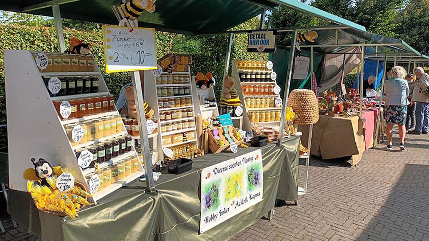 De markt omvat 25 tot 30 kramen met eerlijke streekproducten. 