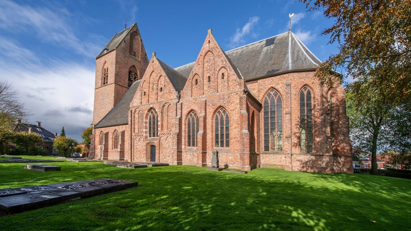 De Petrus en Pauluskerk in Loppersum.
