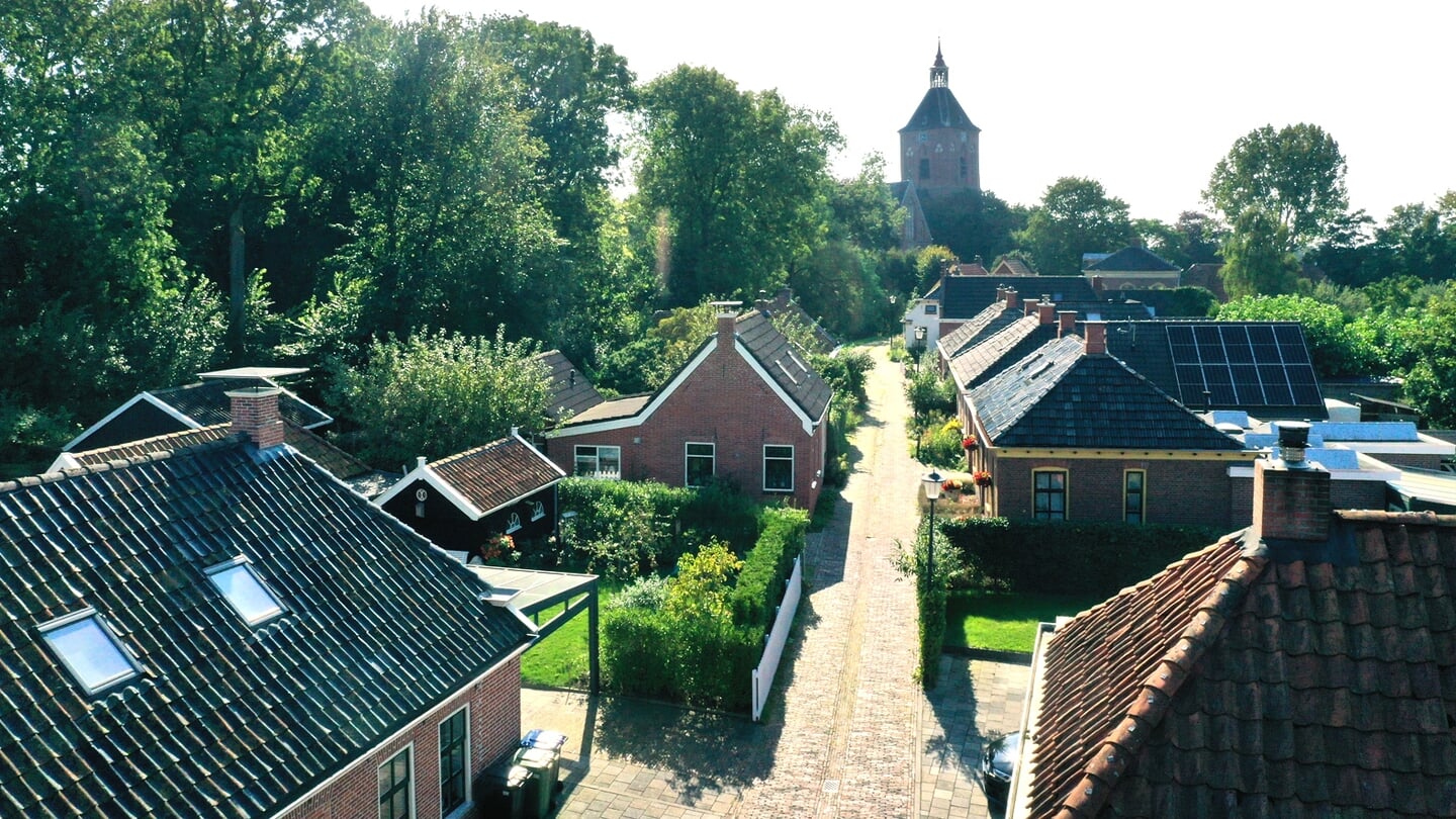 Gezicht op Middelstum. De film gaat over 'noaberschap' in dit dorp en de directe omgeving.