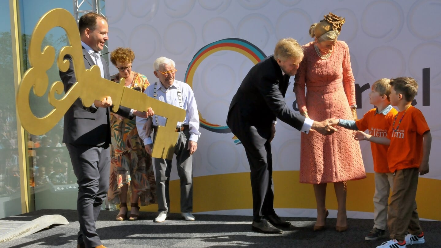 De Koning en Koningin bij de opening van De Tirrel in Winsum. 