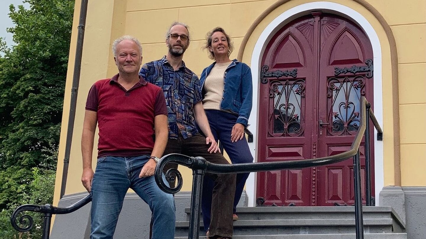 De initiatiefnemers voor de kerk van Usquert (vanaf links): Evert Vos, Harm Jan Prins en Liesbeth van der Hoek.