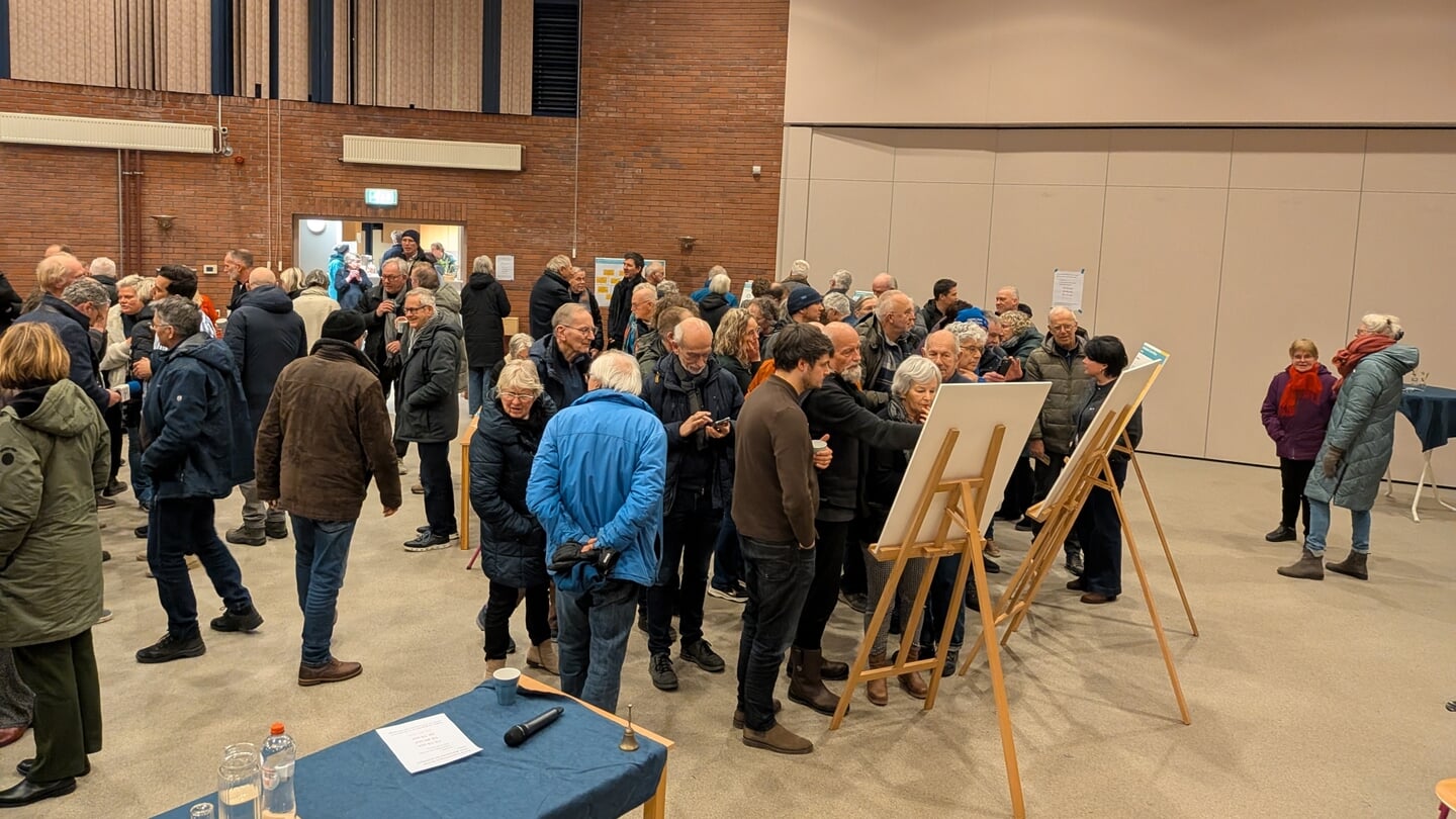 De inloopbijeenkomst in De Poort werd goed bezocht. 