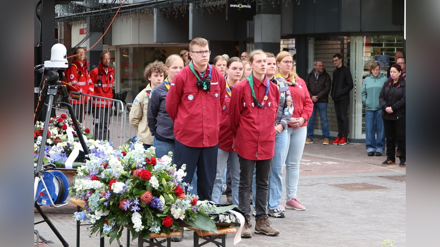 Dodenherdenking in Almere Haven. (Foto: Fred Rotgans)