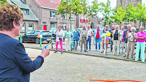 Met het doorknippen van het lint werden de herstelde boules-banen weer in gebruik genomen.