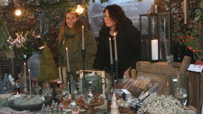 Een kraam op Kerstmarkt Nieuwleusen.