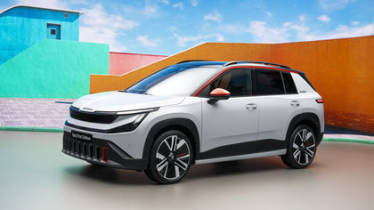 Hij staat op een lange wielbasis (Foto: Skoda)