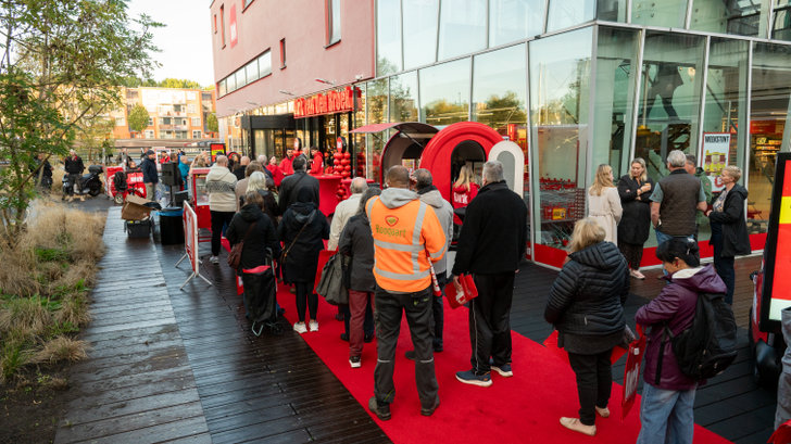 Supermarkt Dirk van den Broek heeft de deuren geopend aan het Schipperplein. (Foto: aangeleverd) 