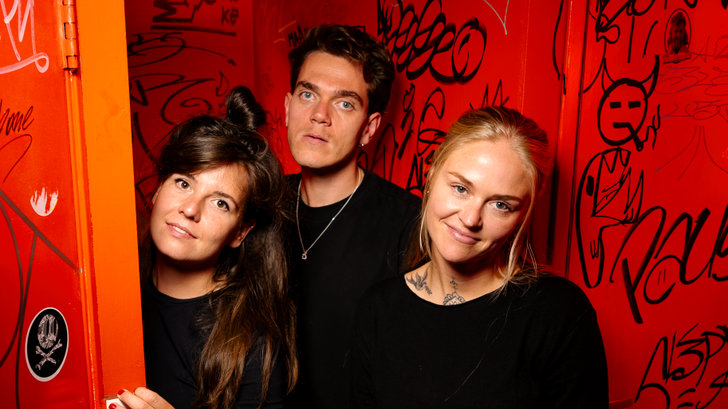 Theatergroep Matrose, bestaand uit Manon Poort, Marieke Braaksma en Jordy Roeten