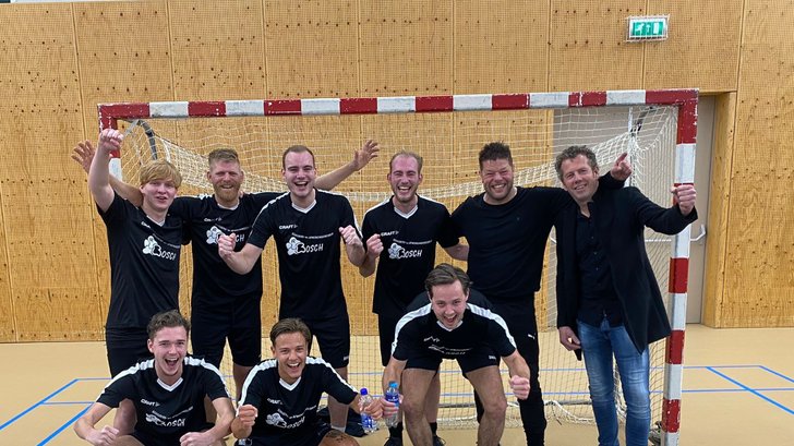team Grutte Mölle winnaar Bukkum-zaalvoetbaltoernooi. Eigen foto Bukkum-toernooi.