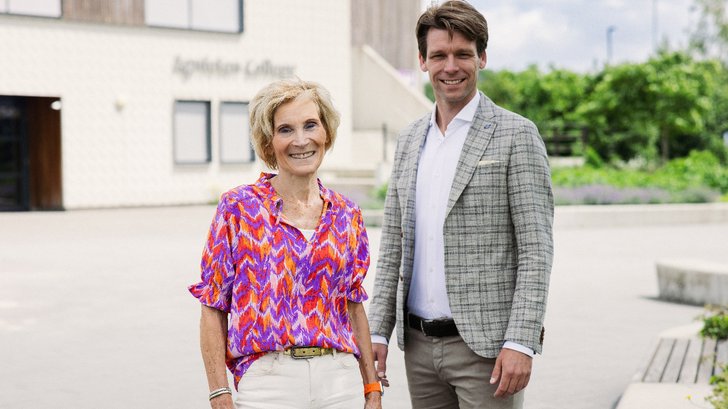 Tineke Meijerink met haar opvolger Niels Roffel.
