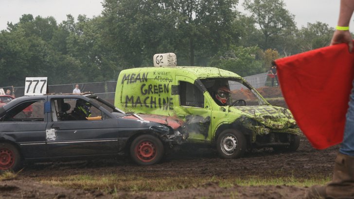 Een foto van de autorodeo in Oudleusen in 2019, normaal gesproken georganiseerd in juni maar dit jaar verschoven naar de laatste zaterdag van augustus.