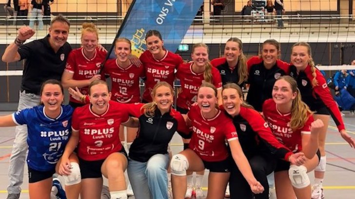 Dames 1 van volleybalvereniging Flash Nieuwleusen.