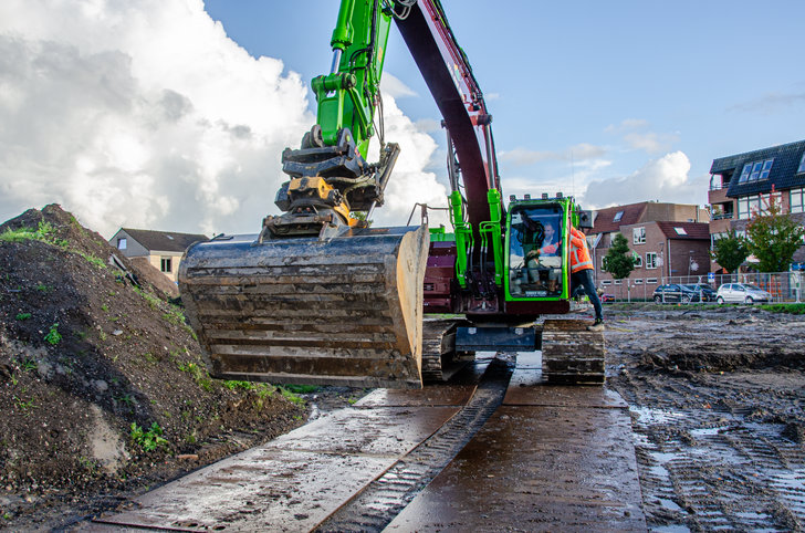 Eerste schop in de grond voor twintig nieuwe woningen in Roden - De Krant