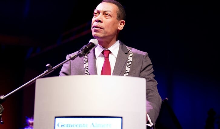 Burgemeester Franc Weerwind vertrekt. (Foto: Fred Rotgans)