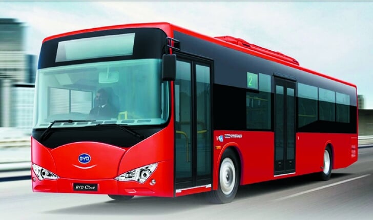 Een impressie van de twaalf meter lange elektrische stadsbussen van BYD. (Foto: BYD)