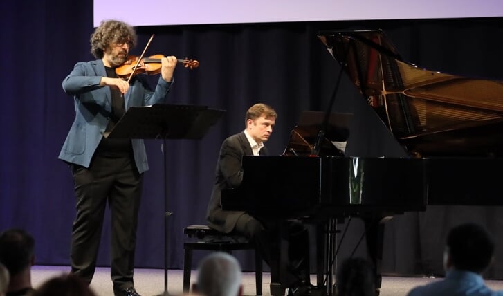 Igor Ruhadze en Vital Stahievitch komen naar de Goede Rede. (Foto: Stefan G.M. Deems)