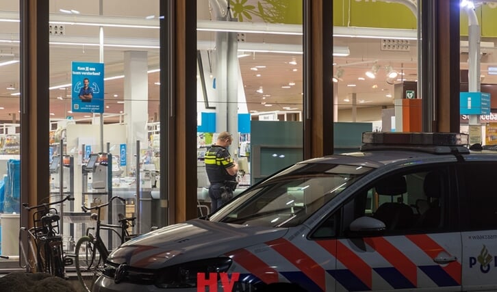 De politie ter plaatse. (Foto: HV Almere)