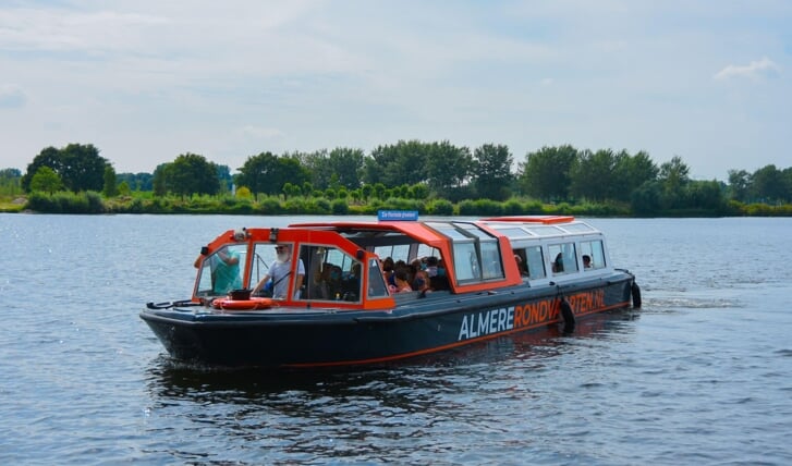 Ook de veerdienst heeft te lijden onder de lage bezoekersaantallen. (Foto: Almere Rondvaarten)
