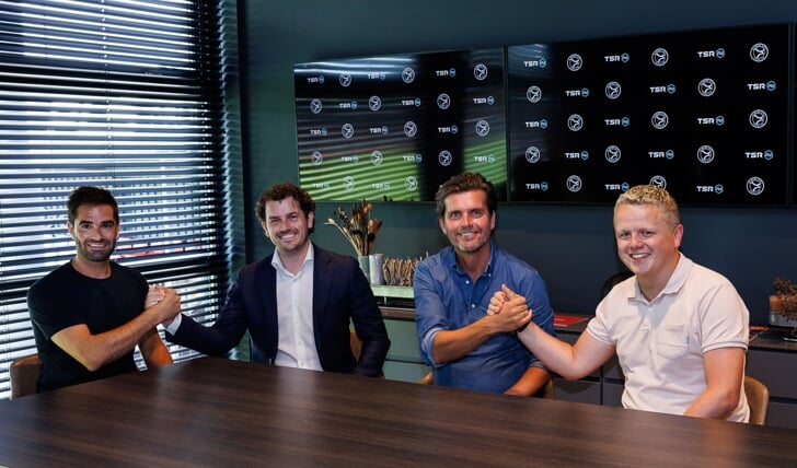 TSR AV is dit seizoen niet alleen businessclub partner, maar zal in en rond het Yanmar Stadion nog meer zichtbaar zijn. (Foto: Almere City FC)