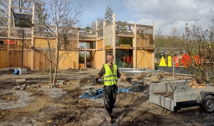 Maandag is gestart met de verhuizing van het grote groen van het Floriade-paviljoen van Duitsland. (Foto: aangeleverd)