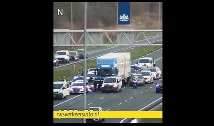 De aanhouding op de A27 nabij Groenekan. (Foto: rwsverkeersinfo)