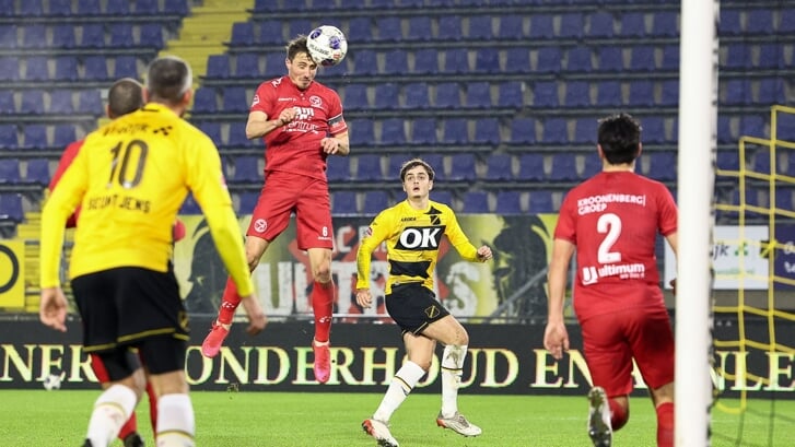Tim Receveur in actie tegen NAC Breda. (Archieffoto: Ron Baltus)