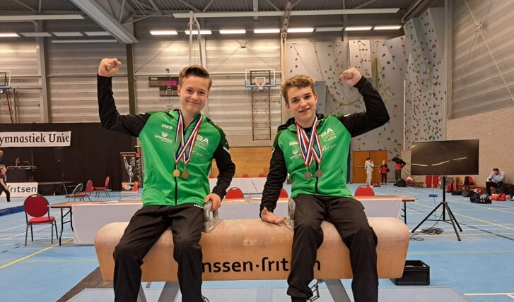 Aiden en Tim namen meerdere medailles mee naar huis. (Foto: aangeleverd)