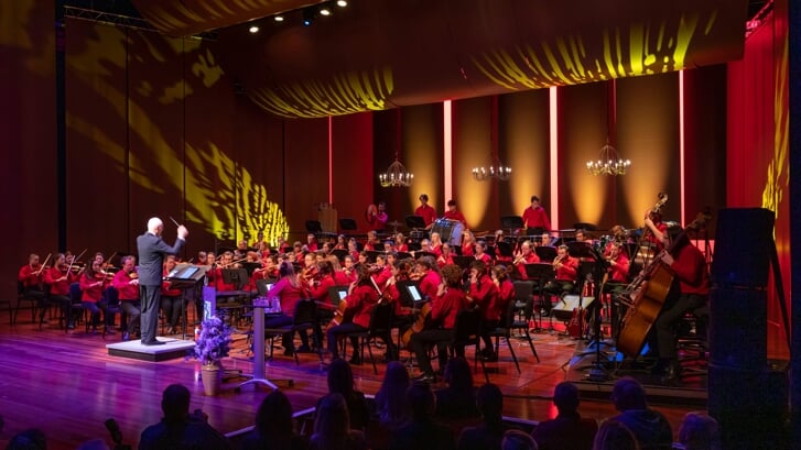 Het AJSO in actie tijdens de nieuwjaarsreceptie van de gemeente Almere in Kunstlinie. (Archieffoto: Maarten Feenstra)