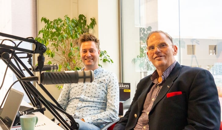 Kees Hendriksen (l) en Hans van Dijk van de ChristenUnie. (Foto: Almere DEZE WEEK)