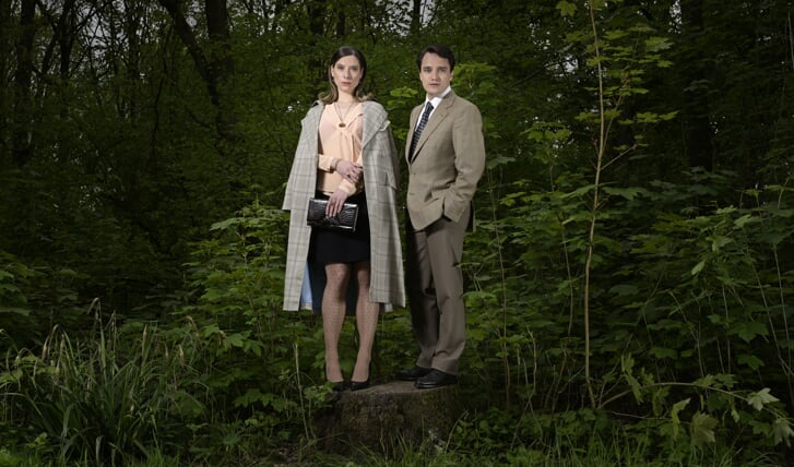 Imke Smit en Simon Heijmans in 'We moeten iets met het landje'. (Foto: Eddy Wenting)