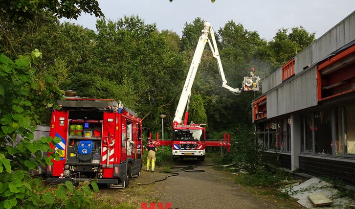Opnieuw brand in het leegstaande NCCW-pand. (Foto: HV Almere)
