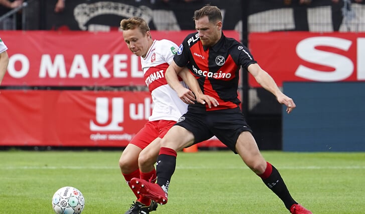 Robinet, hier in actie tegen FC Twente, scoorde de winnende treffer tegen RKC Waalwijk (Archieffoto: Fred Rotgans)