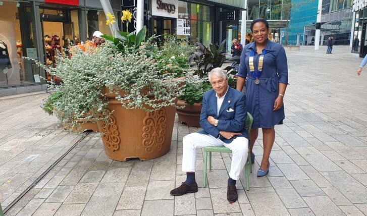 Berneditha Rijssel-Omusuo en James Purvis (Foto: Almere DEZE WEEK)