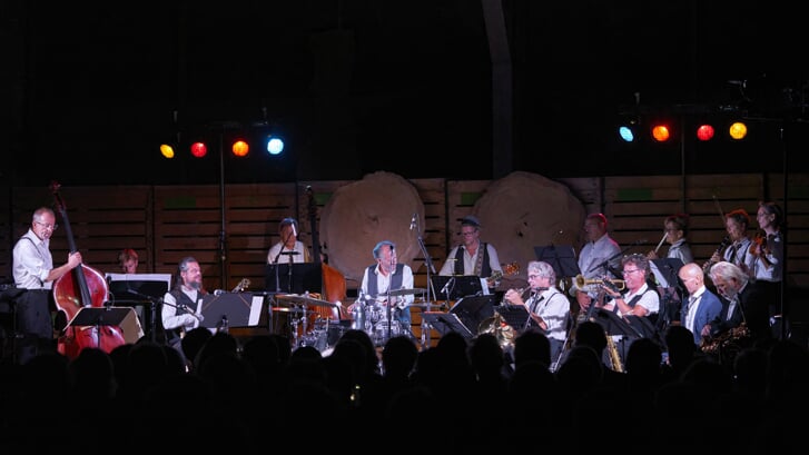 Het FlevoEnsemble tijdens Growing Music in Oosterwold. (Foto: Murk Feitsma)