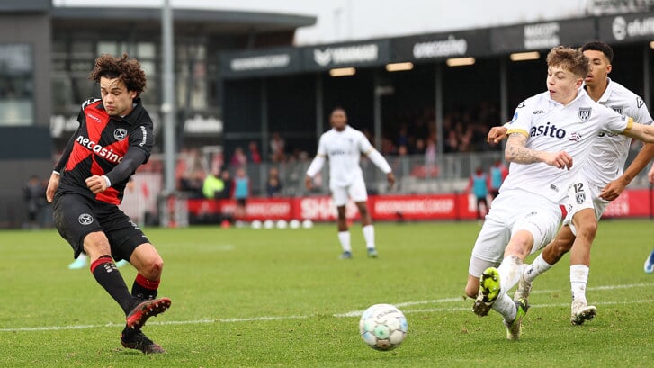 Almere City gaat voor lijfsbehoud. (Archieffoto: Ron Baltus)