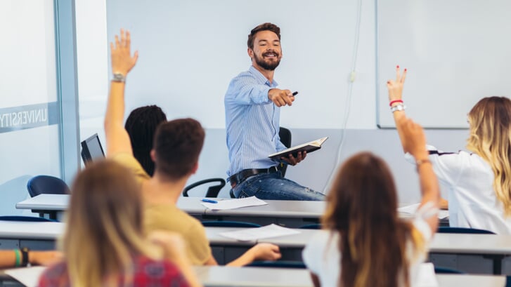 Het is niet altijd realiseerbaar om voor elke klas één vaste leerkracht te plaatsen. (Foto: AdobeStock)