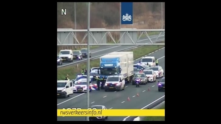 De aanhouding op de A27 nabij Groenekan. (Foto: rwsverkeersinfo)